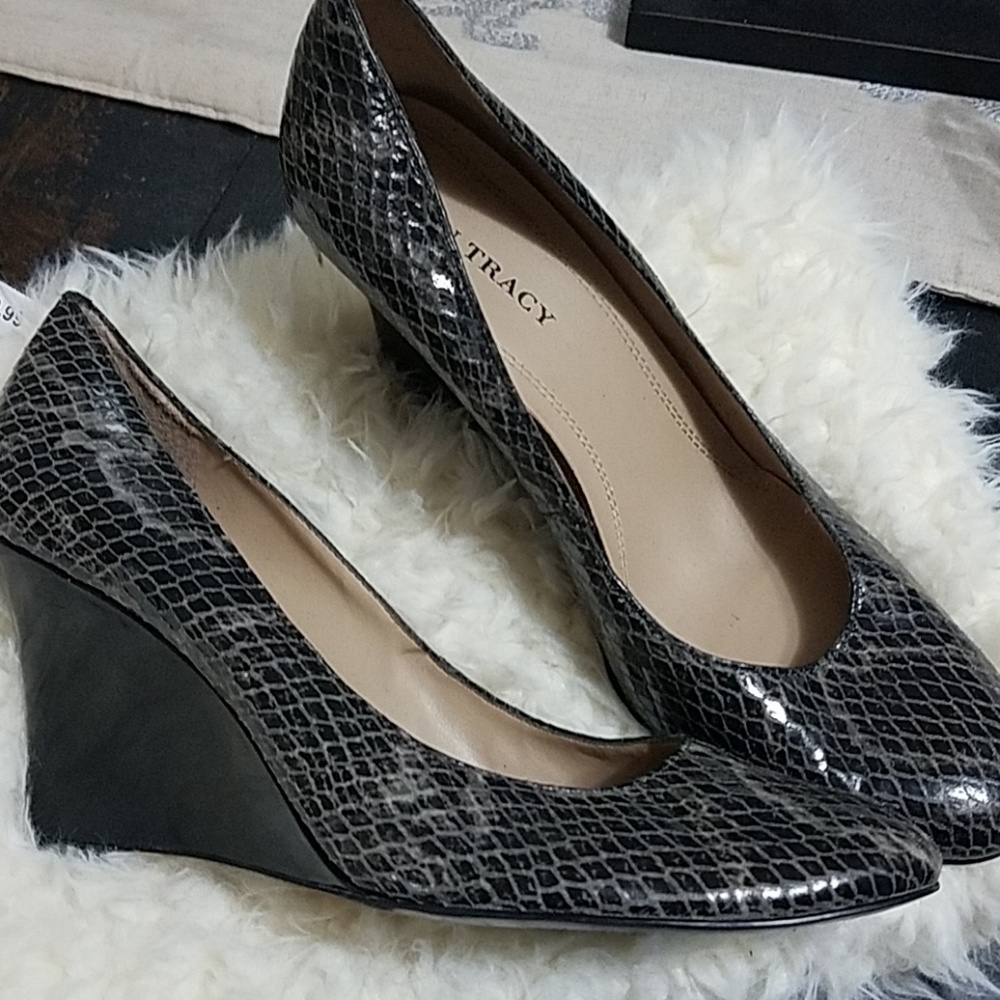 Ellen Tracy Gloria Heels